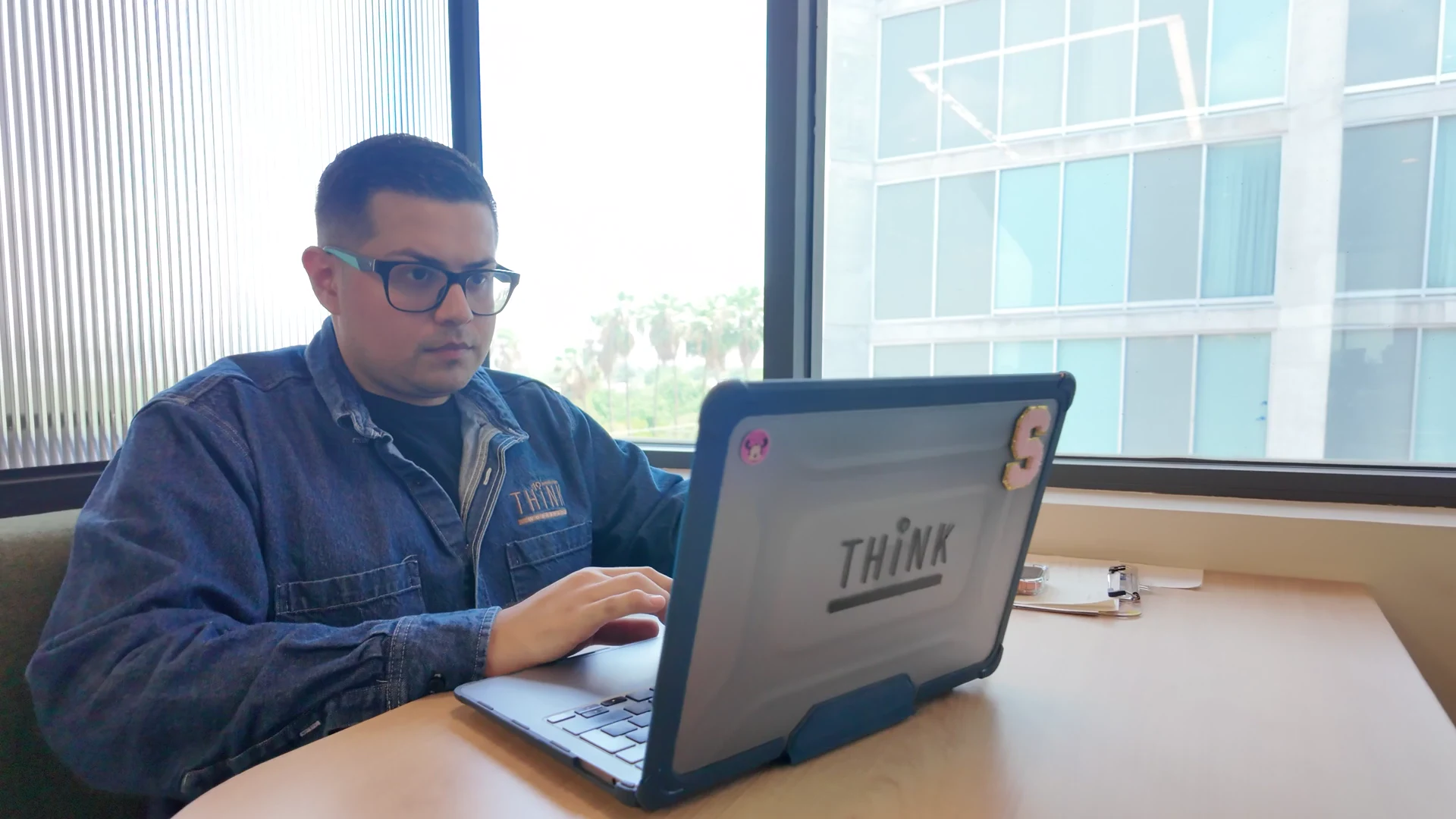 Work Station — escritorio dedicado
